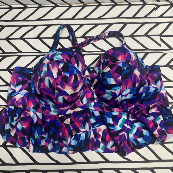 Torrid Colorful Geometric Bikini Top w/ruffle peplum in size 2 - Picture 1 of 8